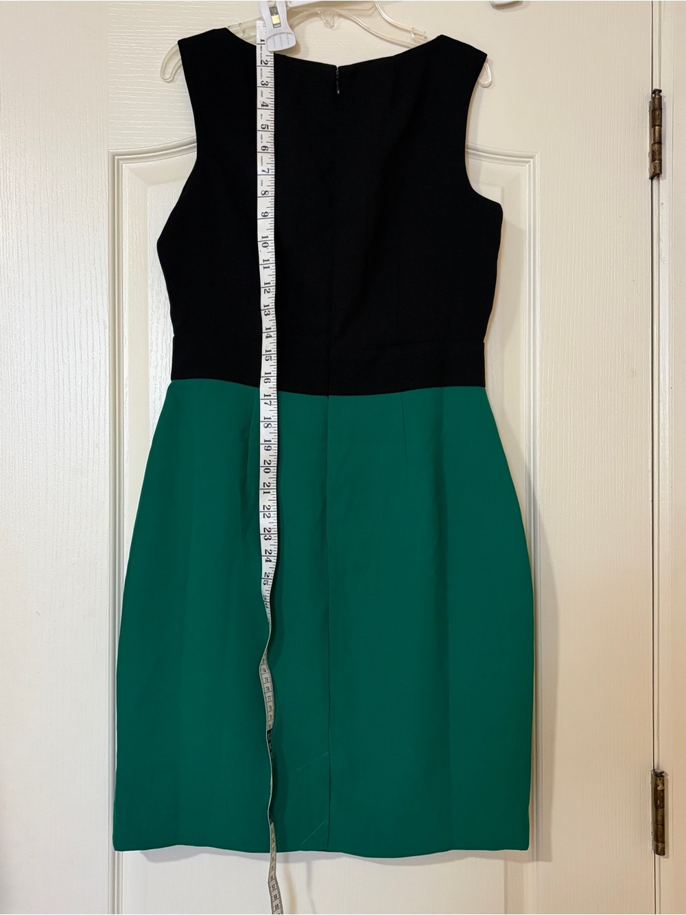 Sleeveless Black and Green Colorblock Sheath Dress - Picture 8 of 10